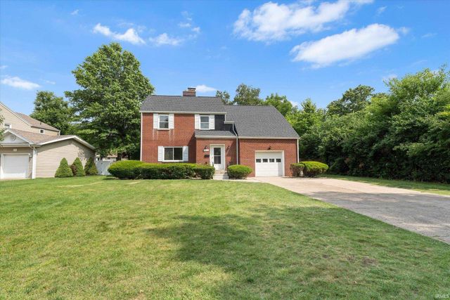 2420 S Twyckenham Drive, South Bend, IN 46614