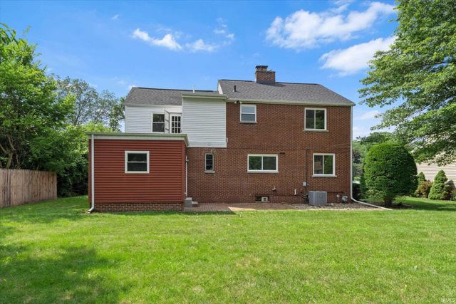 2420 S Twyckenham Drive, South Bend, IN 46614