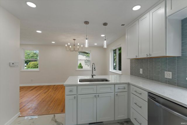 2420 S Twyckenham Drive, South Bend, IN 46614