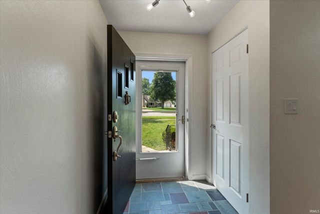 2420 S Twyckenham Drive, South Bend, IN 46614