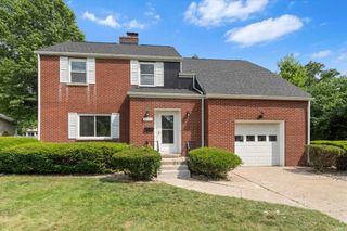 2420 S Twyckenham Drive, South Bend, IN 46614