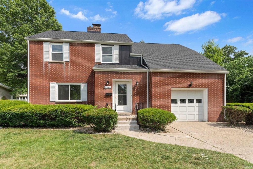 2420 S Twyckenham Drive, South Bend, IN 46614