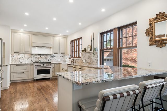 1111 Woodbine Avenue, Oak Park, IL 60302