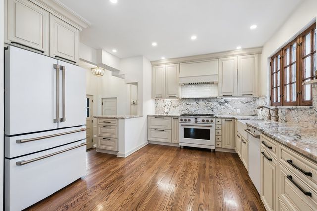 1111 Woodbine Avenue, Oak Park, IL 60302