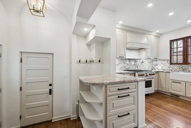 1111 Woodbine Avenue, Oak Park, IL 60302