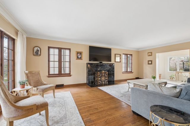 1111 Woodbine Avenue, Oak Park, IL 60302