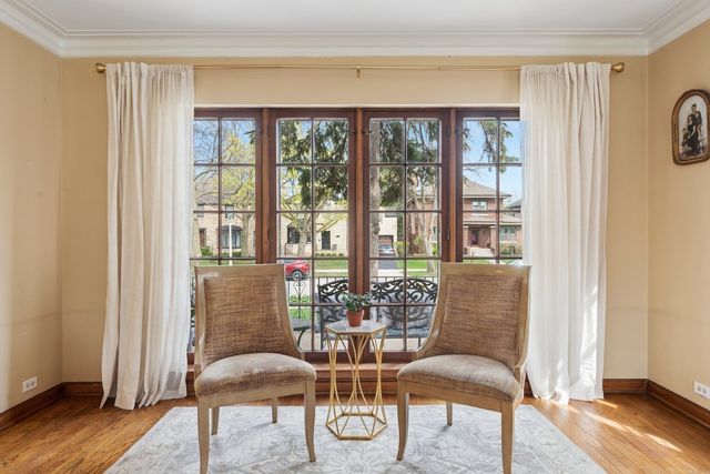 1111 Woodbine Avenue, Oak Park, IL 60302