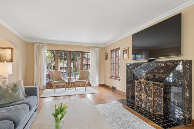 1111 Woodbine Avenue, Oak Park, IL 60302