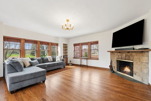 1111 Woodbine Avenue, Oak Park, IL 60302