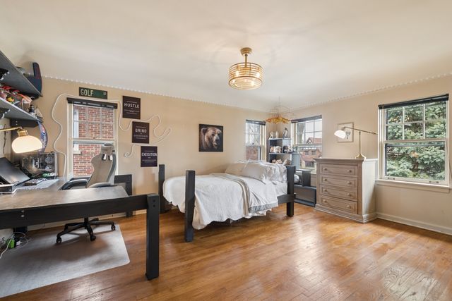 1111 Woodbine Avenue, Oak Park, IL 60302