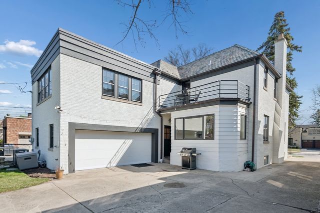 1111 Woodbine Avenue, Oak Park, IL 60302