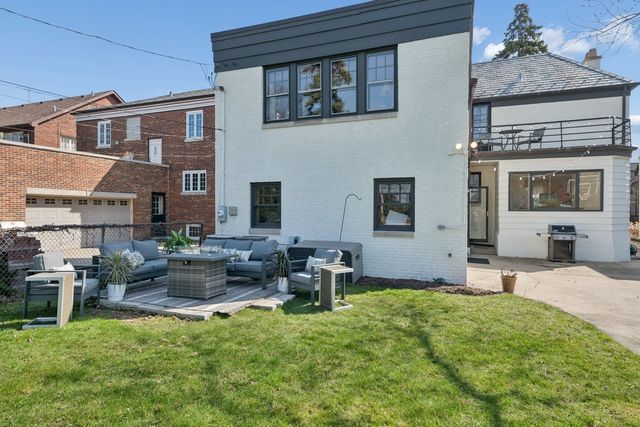 1111 Woodbine Avenue, Oak Park, IL 60302