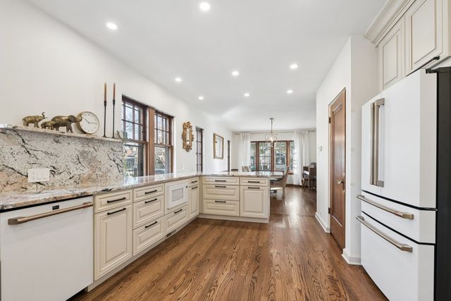 1111 Woodbine Avenue, Oak Park, IL 60302