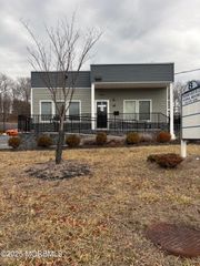 8 County Road 520 W, D, Manalapan, NJ 07726