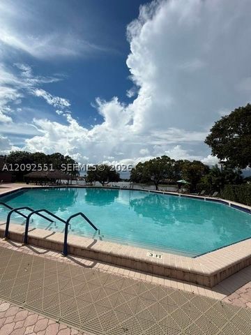 900 Colony Point Cir 416, Pembroke Pines, FL 33026