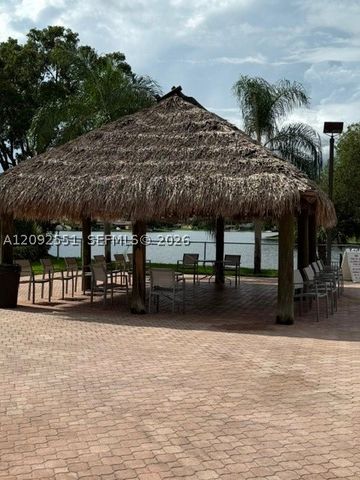 900 Colony Point Cir 416, Pembroke Pines, FL 33026