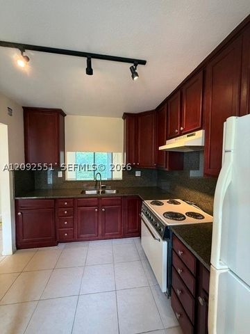 900 Colony Point Cir 416, Pembroke Pines, FL 33026