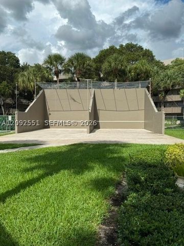 900 Colony Point Cir 416, Pembroke Pines, FL 33026