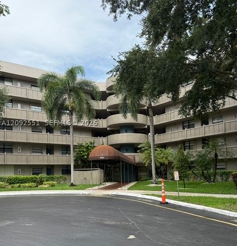 900 Colony Point Cir 416, Pembroke Pines, FL 33026