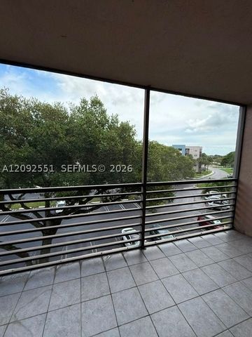 900 Colony Point Cir 416, Pembroke Pines, FL 33026