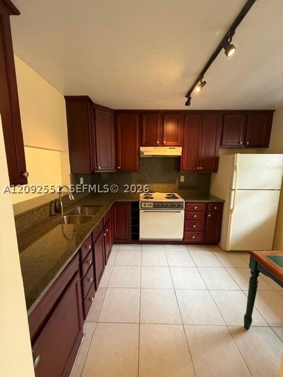 900 Colony Point Cir 416, Pembroke Pines, FL 33026