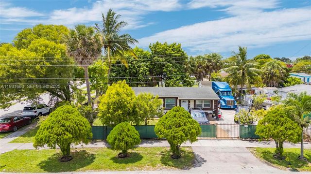 901 NW 34th Ter, Lauderhill, FL 33311