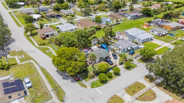 901 NW 34th Ter, Lauderhill, FL 33311