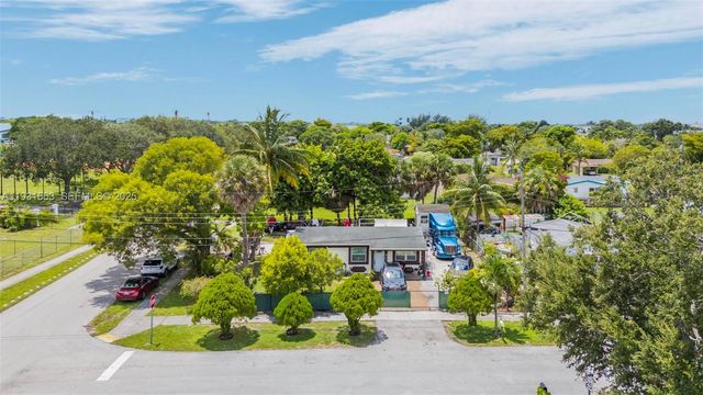 901 NW 34th Ter, Lauderhill, FL 33311