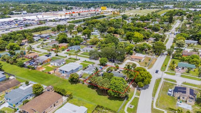 901 NW 34th Ter, Lauderhill, FL 33311