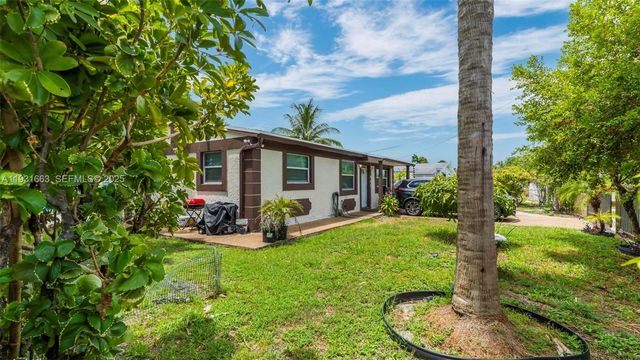 901 NW 34th Ter, Lauderhill, FL 33311