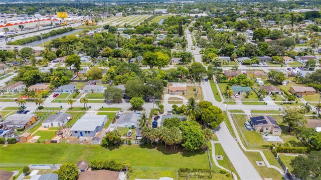 901 NW 34th Ter, Lauderhill, FL 33311