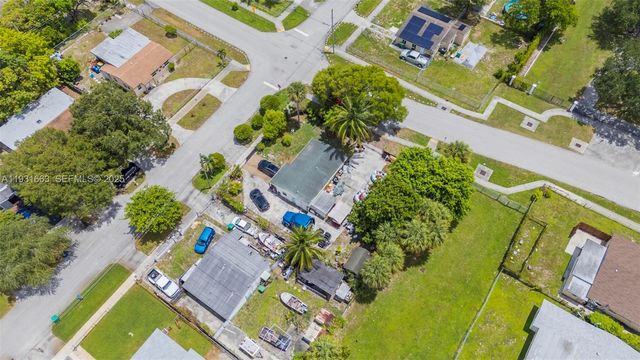 901 NW 34th Ter, Lauderhill, FL 33311