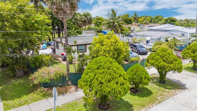 901 NW 34th Ter, Lauderhill, FL 33311