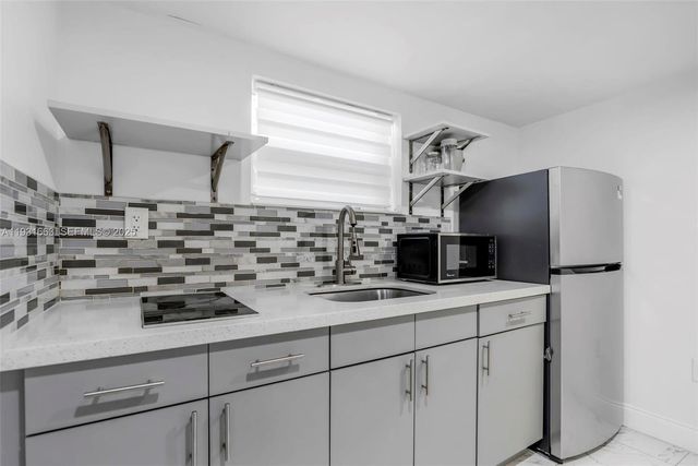 901 NW 34th Ter, Lauderhill, FL 33311