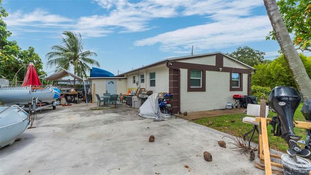 901 NW 34th Ter, Lauderhill, FL 33311