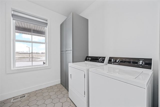 1114 Towne Centre Court, Urbana, IA 52345