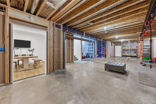 1114 Towne Centre Court, Urbana, IA 52345