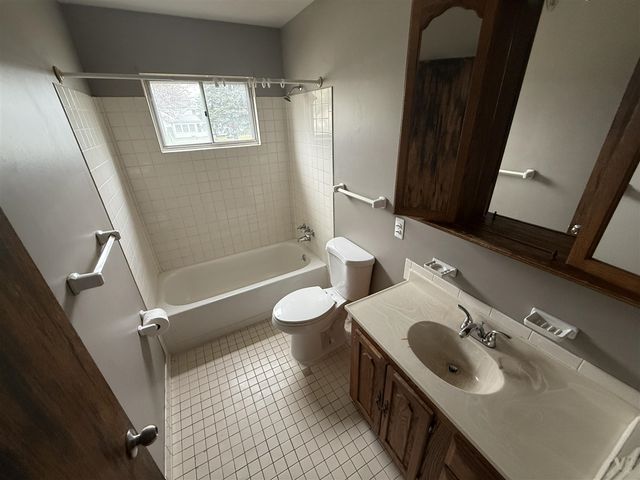27912 Van Howe Street, Roseville, MI 48066