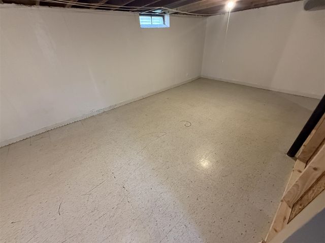 27912 Van Howe Street, Roseville, MI 48066