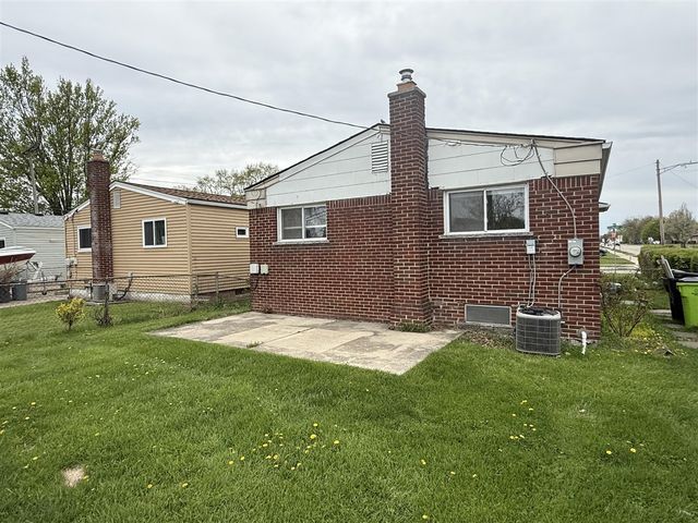 27912 Van Howe Street, Roseville, MI 48066