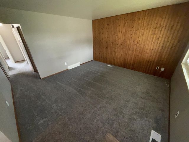 27912 Van Howe Street, Roseville, MI 48066