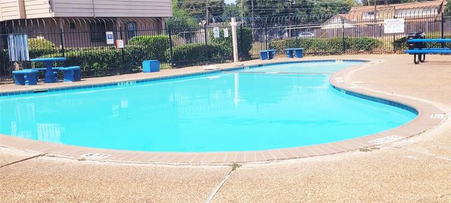 7700 Creekbend Drive 6, Houston, TX 77071