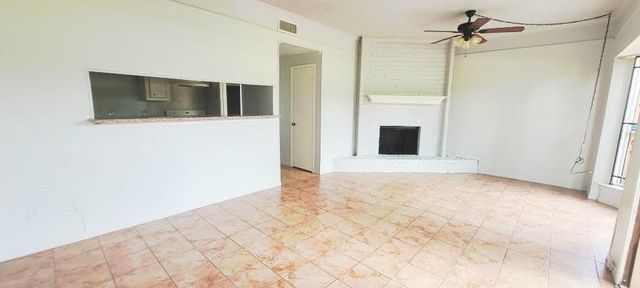 7700 Creekbend Drive 6, Houston, TX 77071