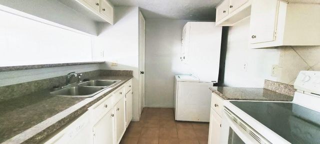 7700 Creekbend Drive 6, Houston, TX 77071