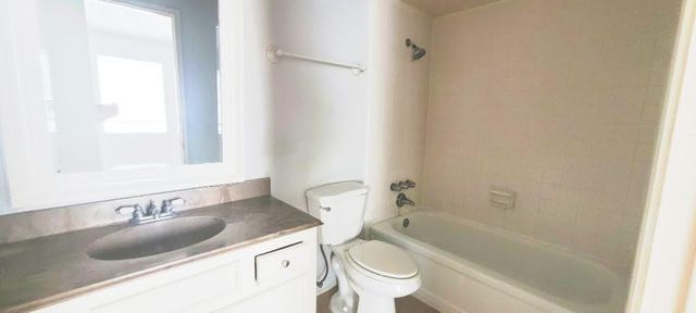 7700 Creekbend Drive 6, Houston, TX 77071