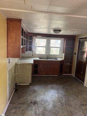 125 Pleasant Retreat Road, Travelers Rest, SC 29690