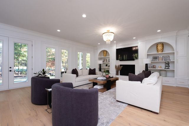 35 Sologne Circle, Little Rock, AR 72223