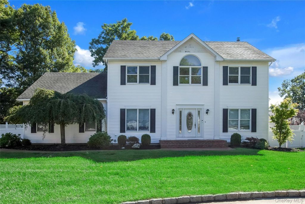 11 Raphael Boulevard, Nesconset, NY 11767 — exterior