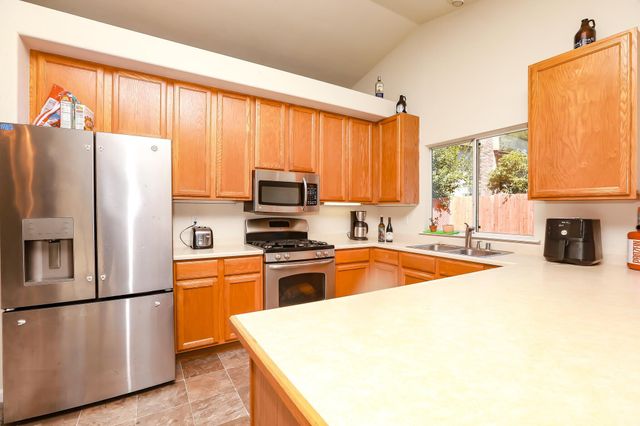 3527 Adams Lane, Redding, CA 96002