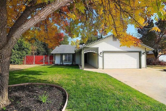 3527 Adams Lane, Redding, CA 96002